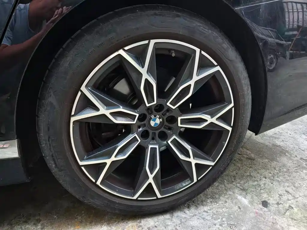 BMW 7 Series — фото 10