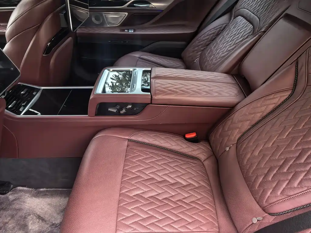 BMW 7 Series — фото 10