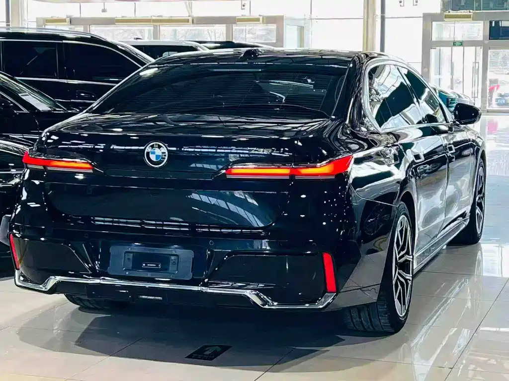 BMW 7 Series — фото 9