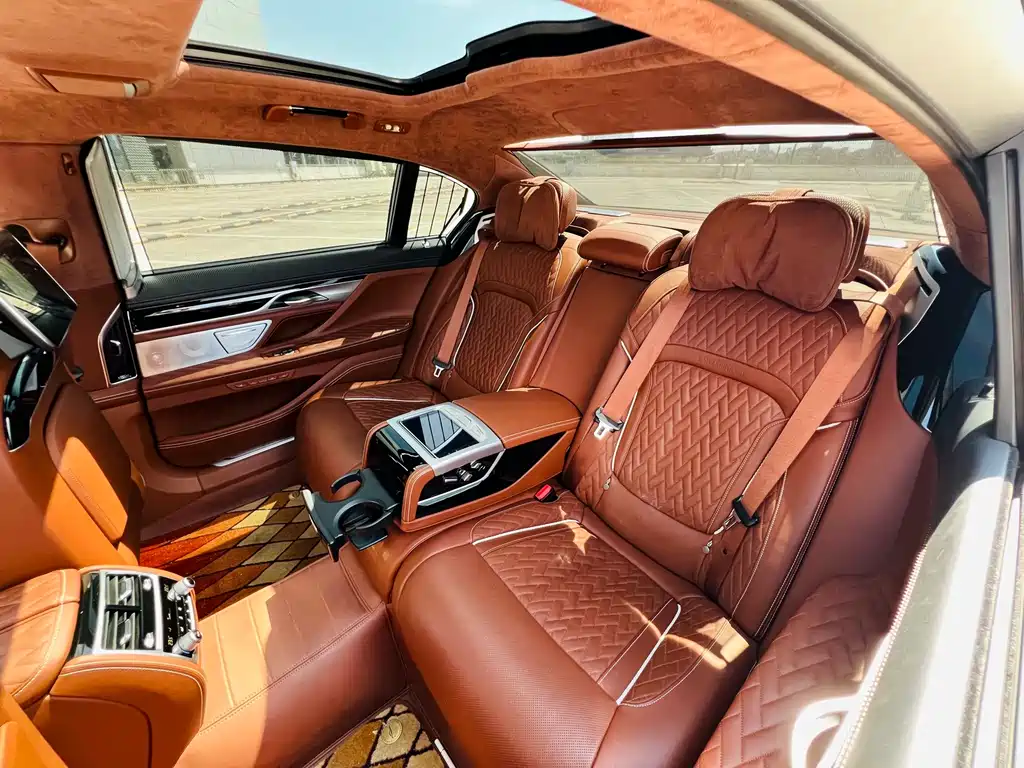 BMW 7 Series — фото 11