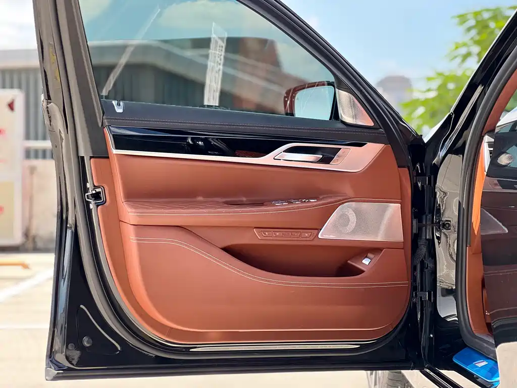 BMW 7 Series — фото 13