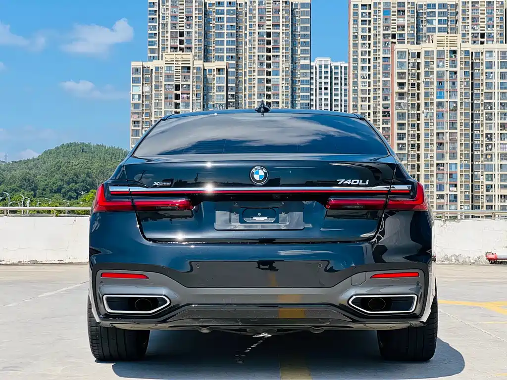 BMW 7 Series — фото 15