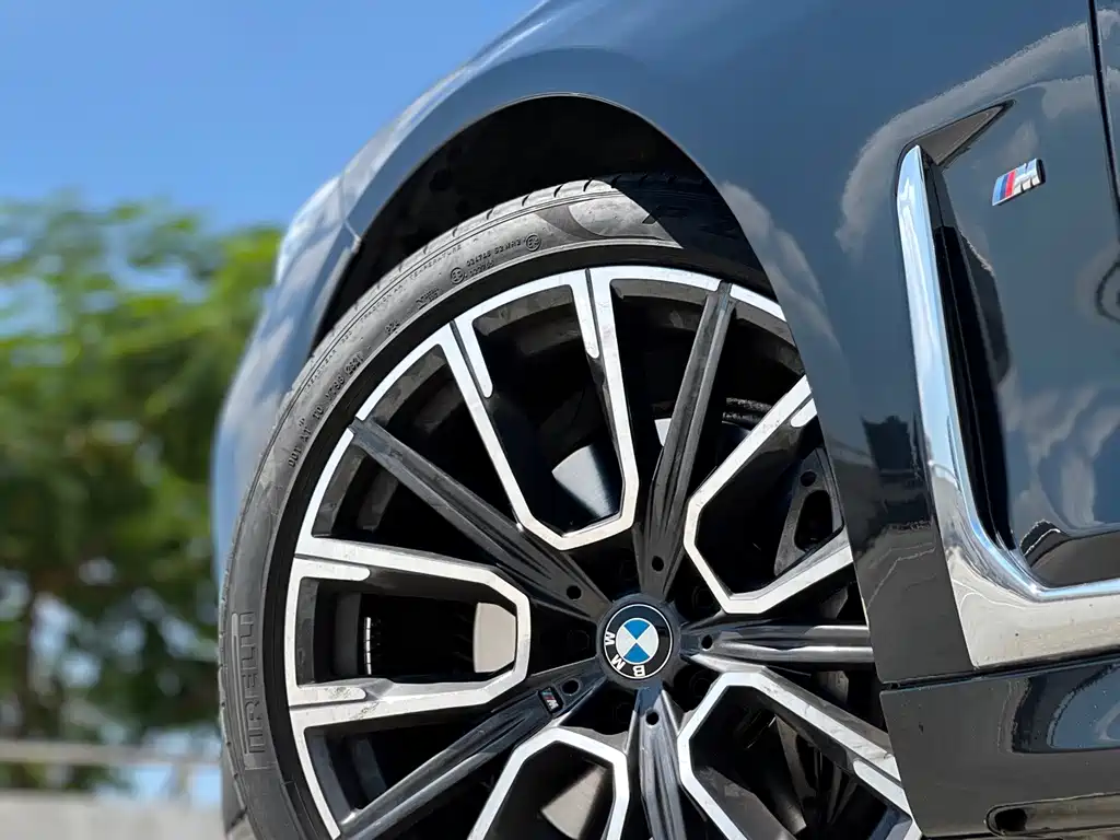 BMW 7 Series — фото 17