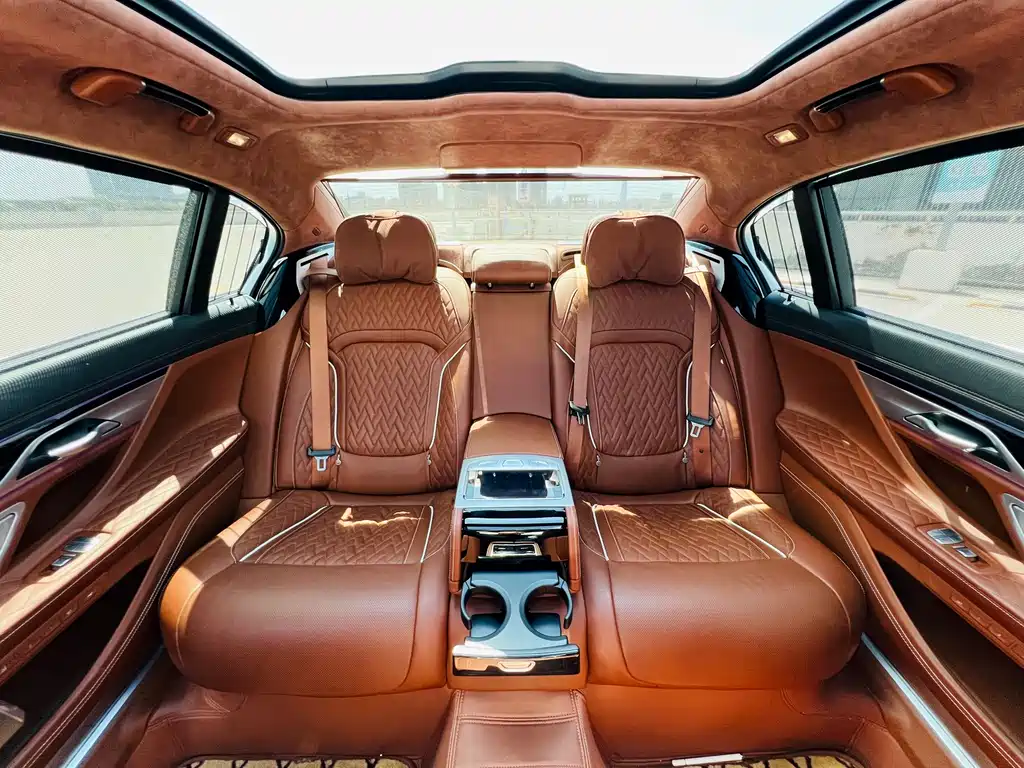 BMW 7 Series — фото 10
