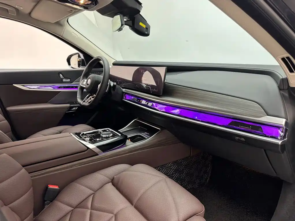 BMW 7 Series — фото 11