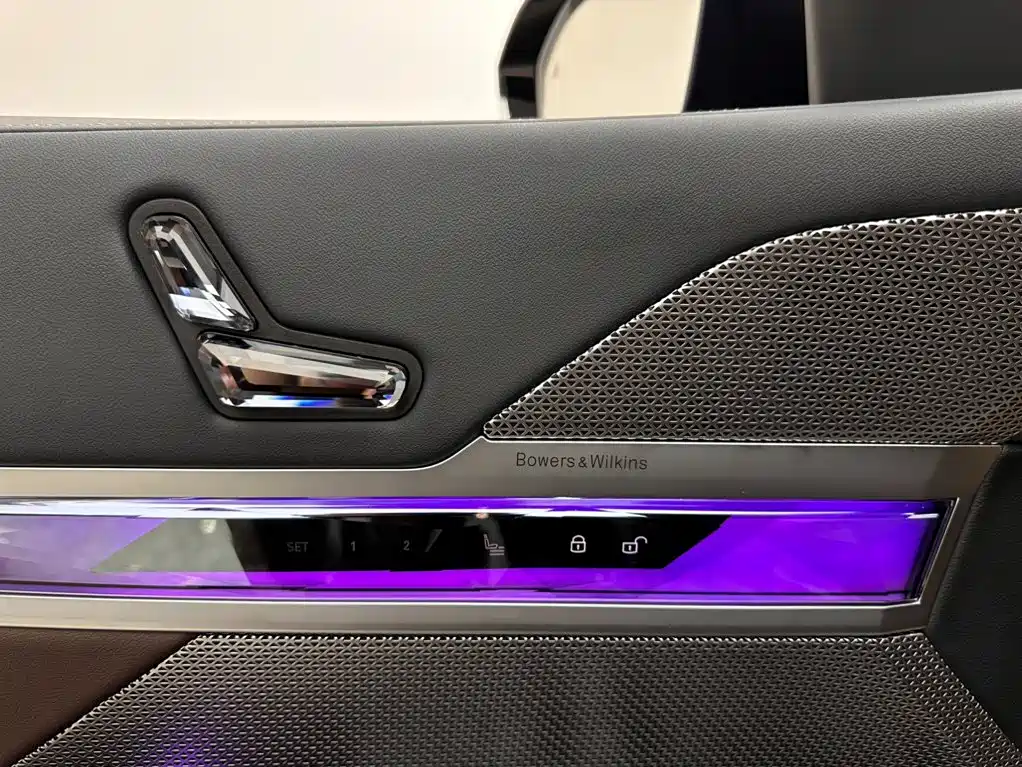 BMW 7 Series — фото 15