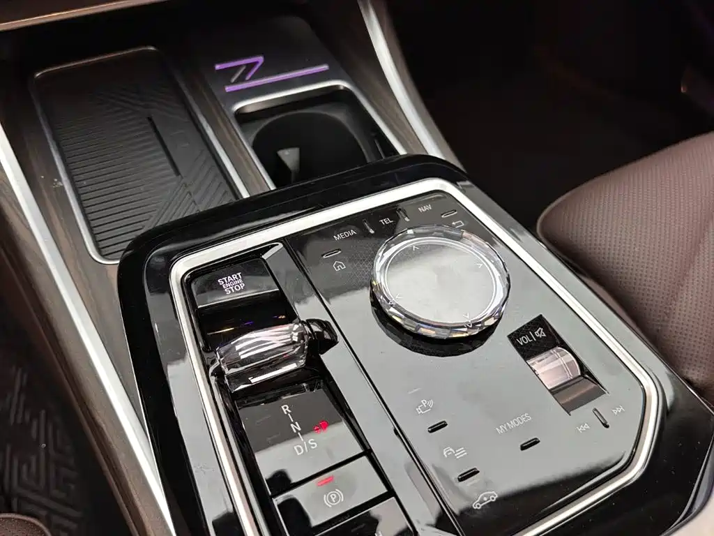 BMW 7 Series — фото 16