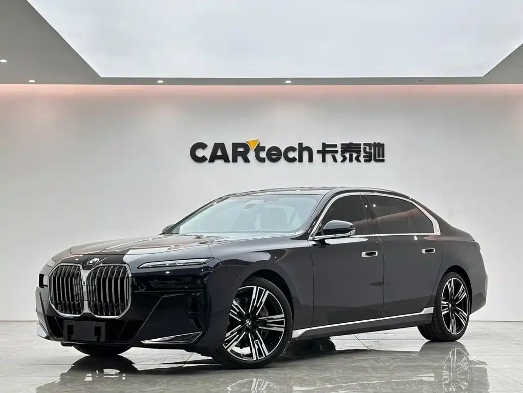 BMW 7 Series — фото 1