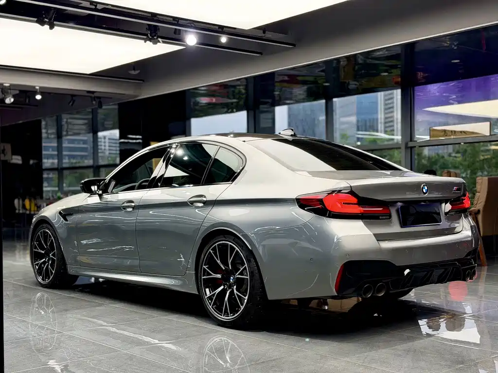 BMW M5 — фото 5