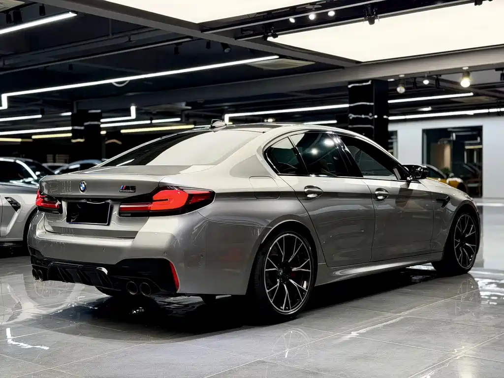 BMW M5 — фото 6