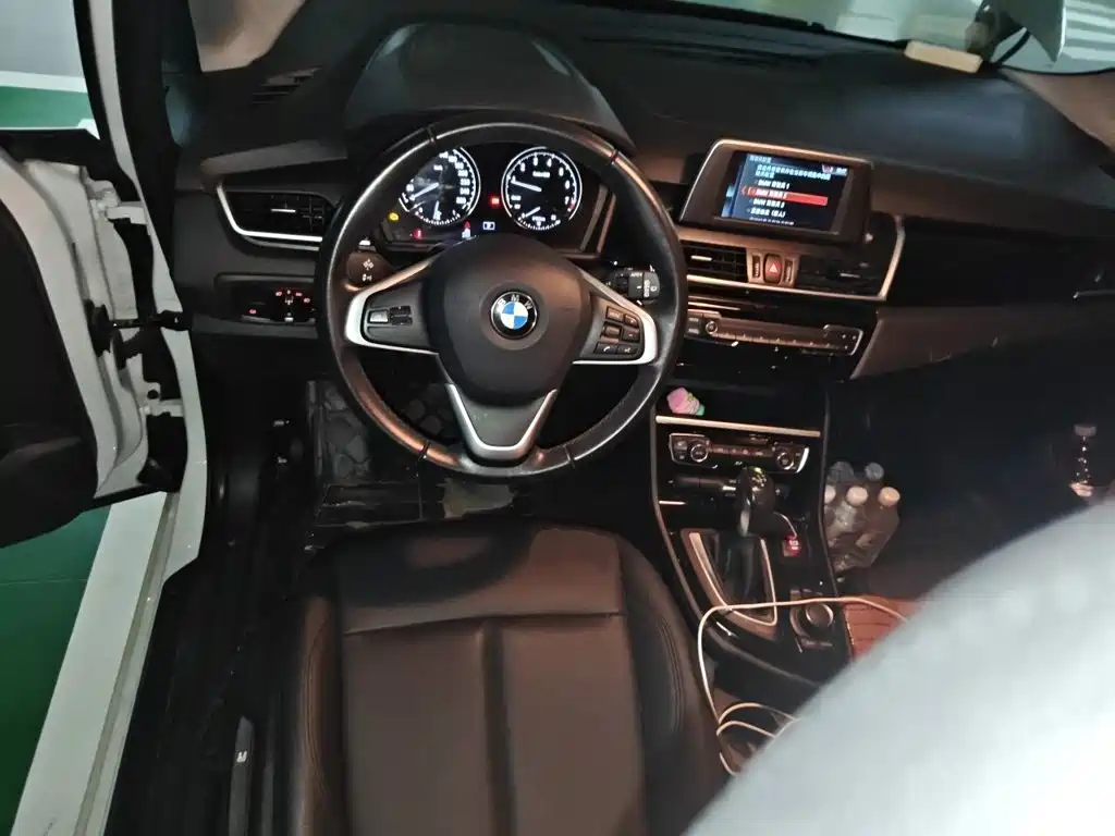 BMW 2 Series Active Tourer — фото 11