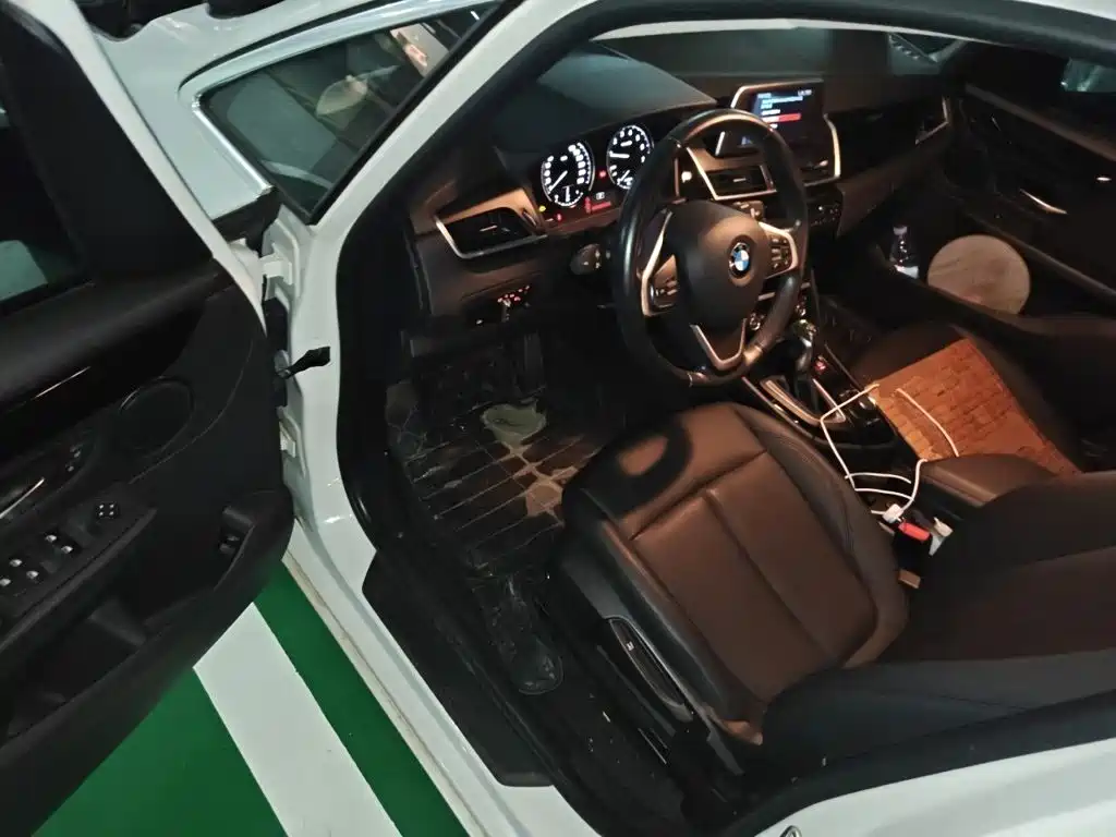 BMW 2 Series Active Tourer — фото 17