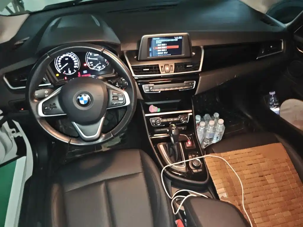 BMW 2 Series Active Tourer — фото 10
