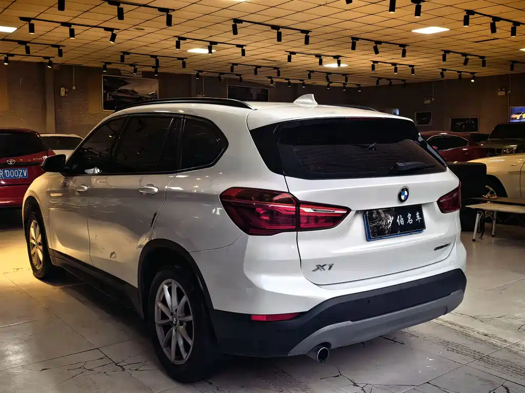 BMW X1 — фото 7