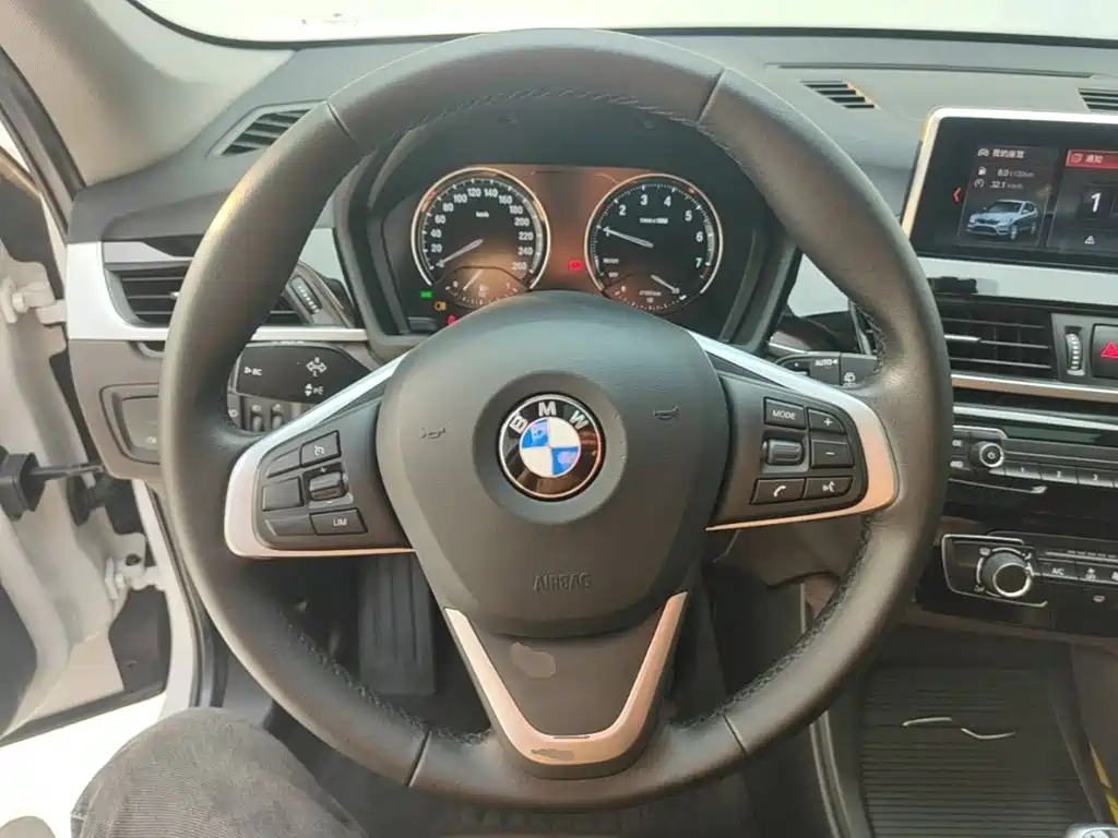 BMW X1 — фото 11