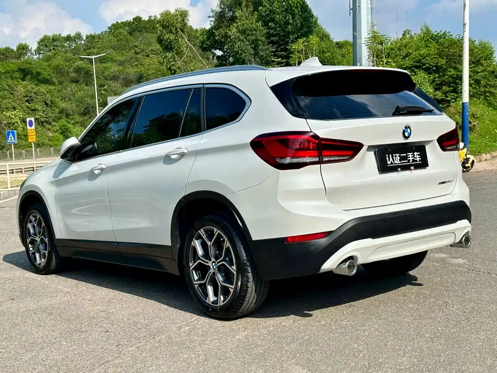 BMW X1 — фото 5