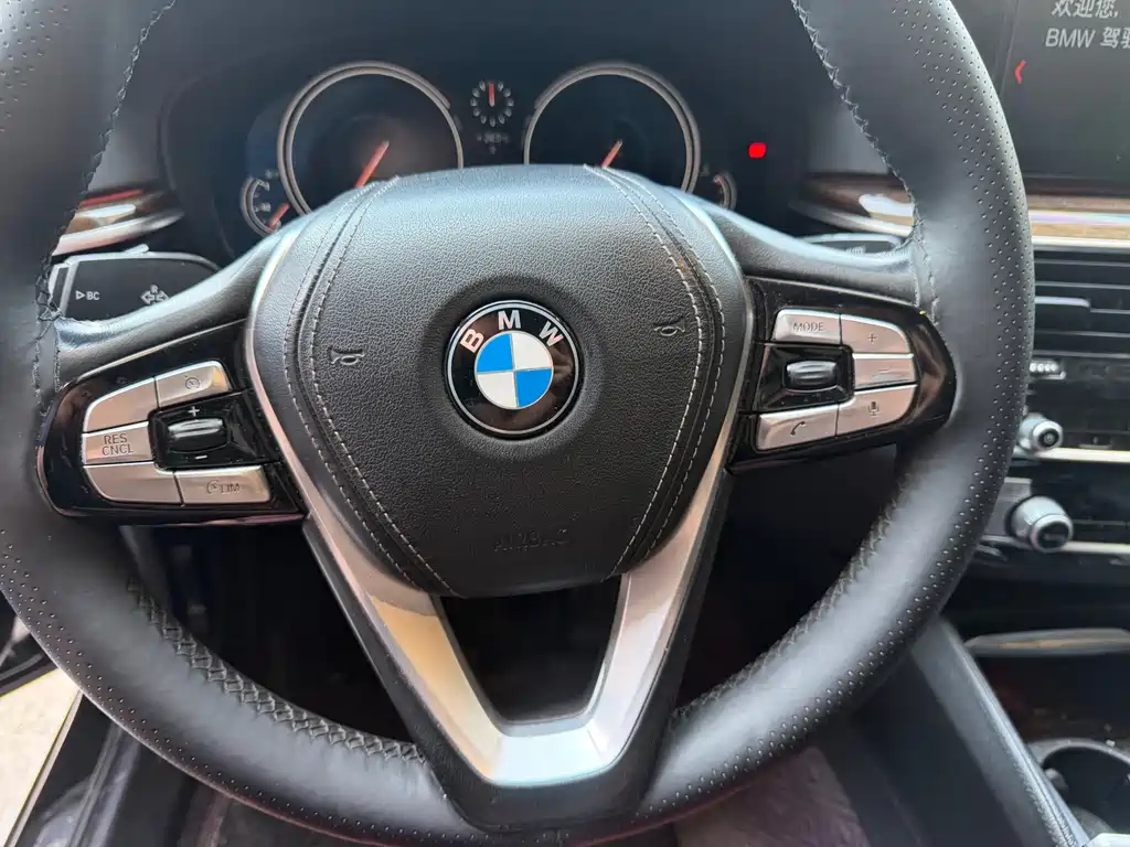 BMW 5 Series — фото 10