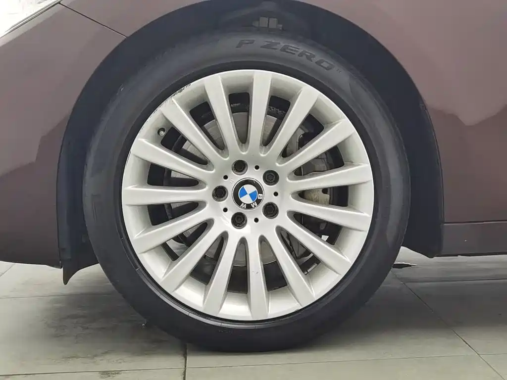 BMW 5 Series GT — фото 17