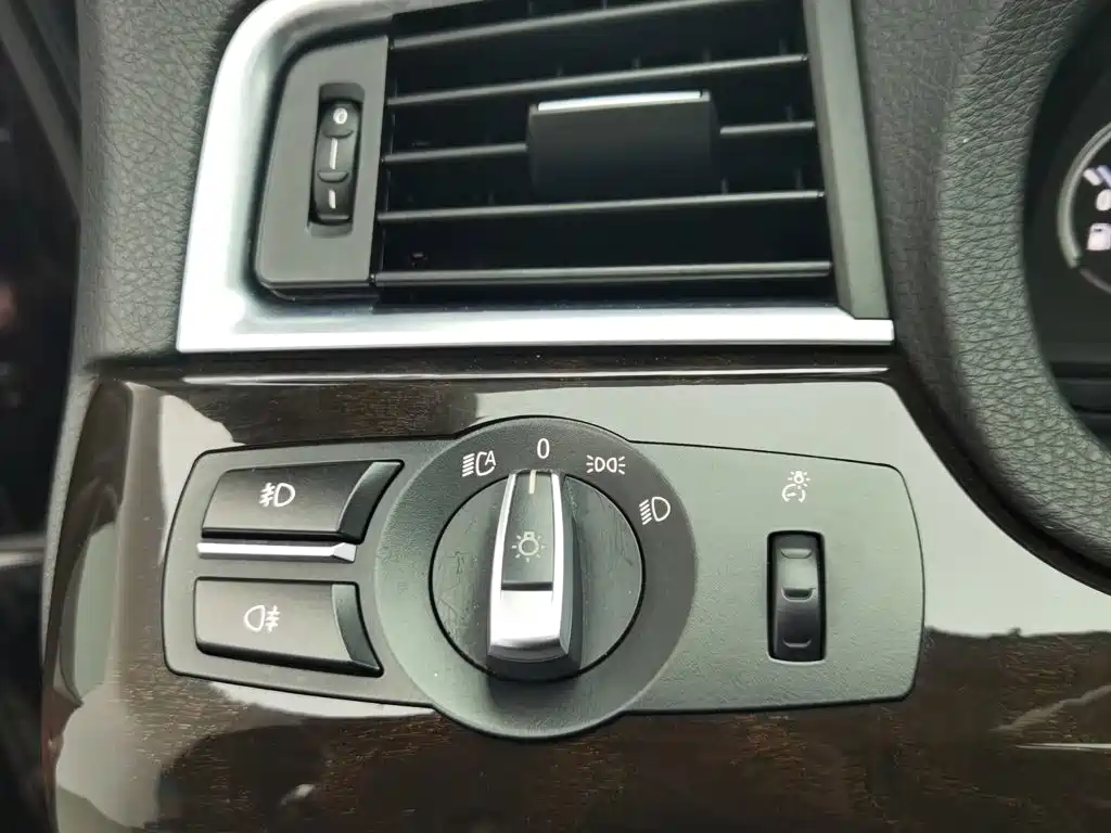 BMW 5 Series GT — фото 21