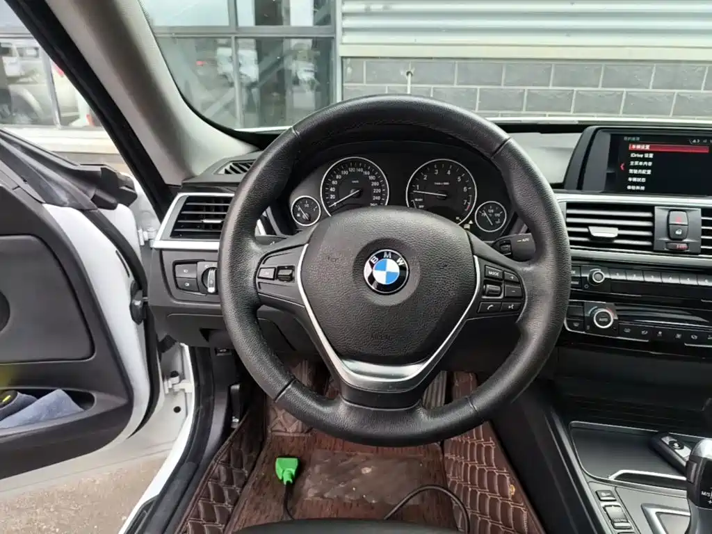 BMW 3 Series GT — фото 11
