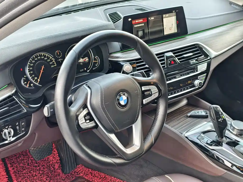 BMW 5 Series — фото 13