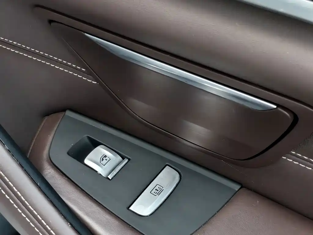 BMW 5 Series — фото 17