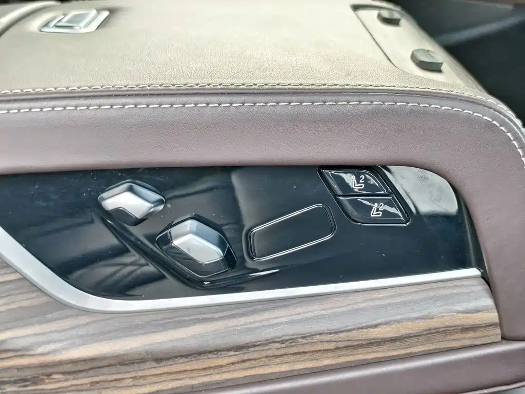 BMW 5 Series — фото 18