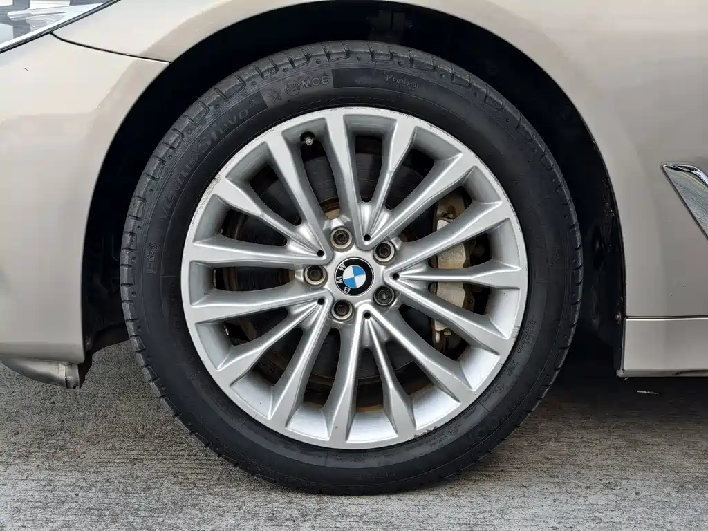 BMW 5 Series — фото 23