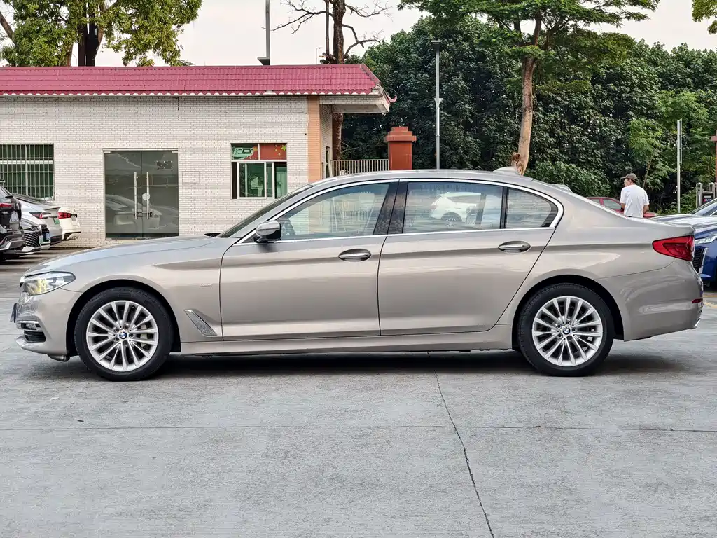 BMW 5 Series — фото 24
