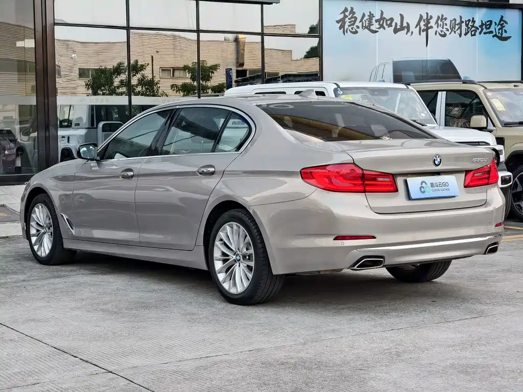 BMW 5 Series — фото 25