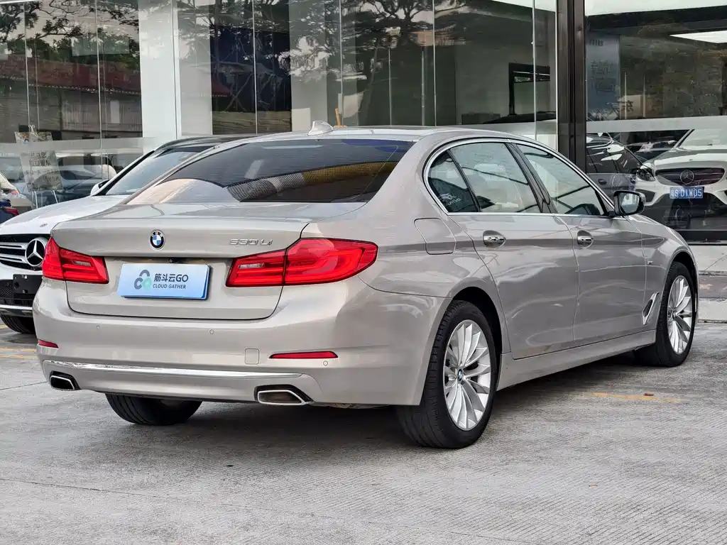 BMW 5 Series — фото 27