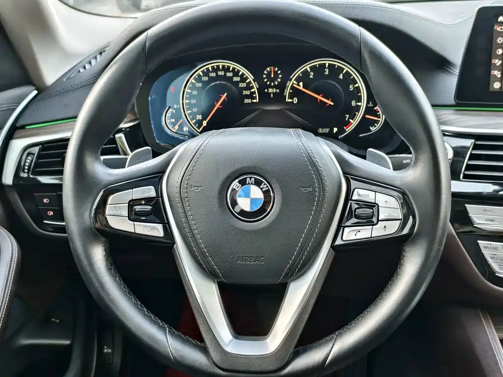 BMW 5 Series — фото 9