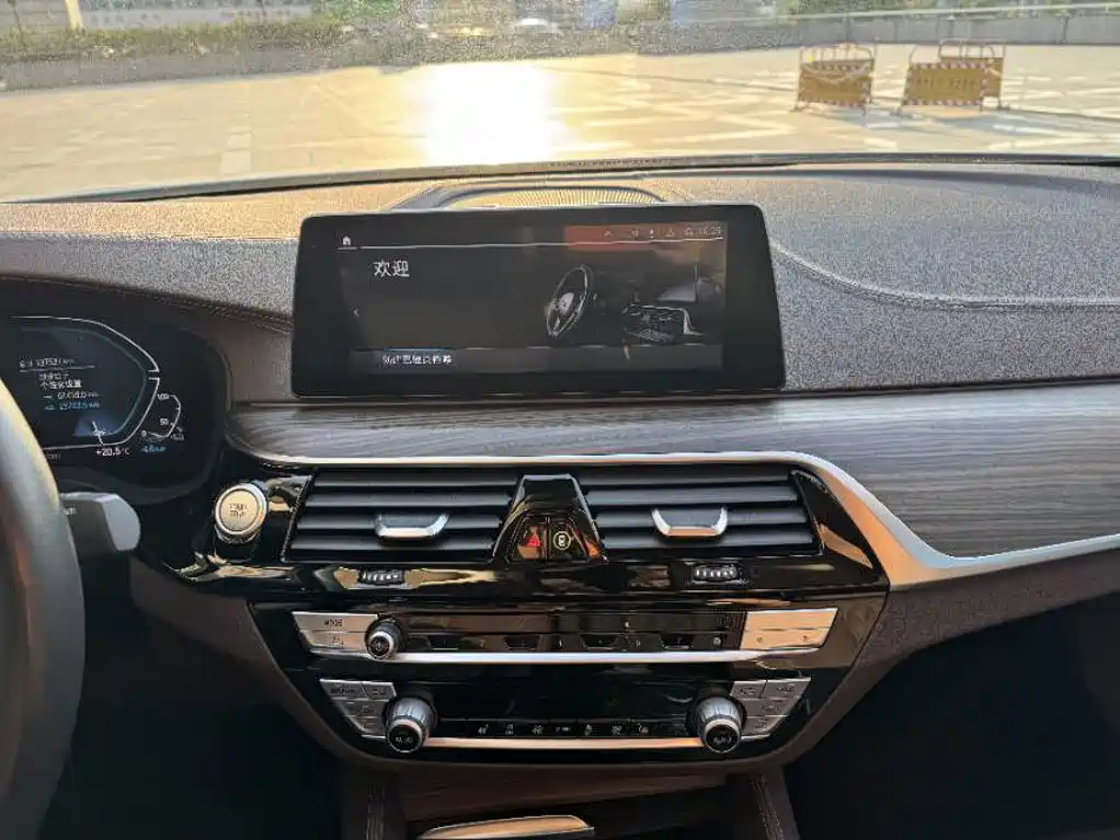 BMW 5 Series New Energy — фото 8