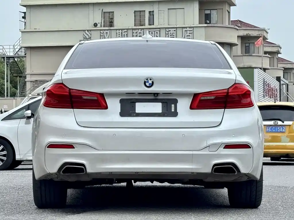 BMW 5 Series — фото 5