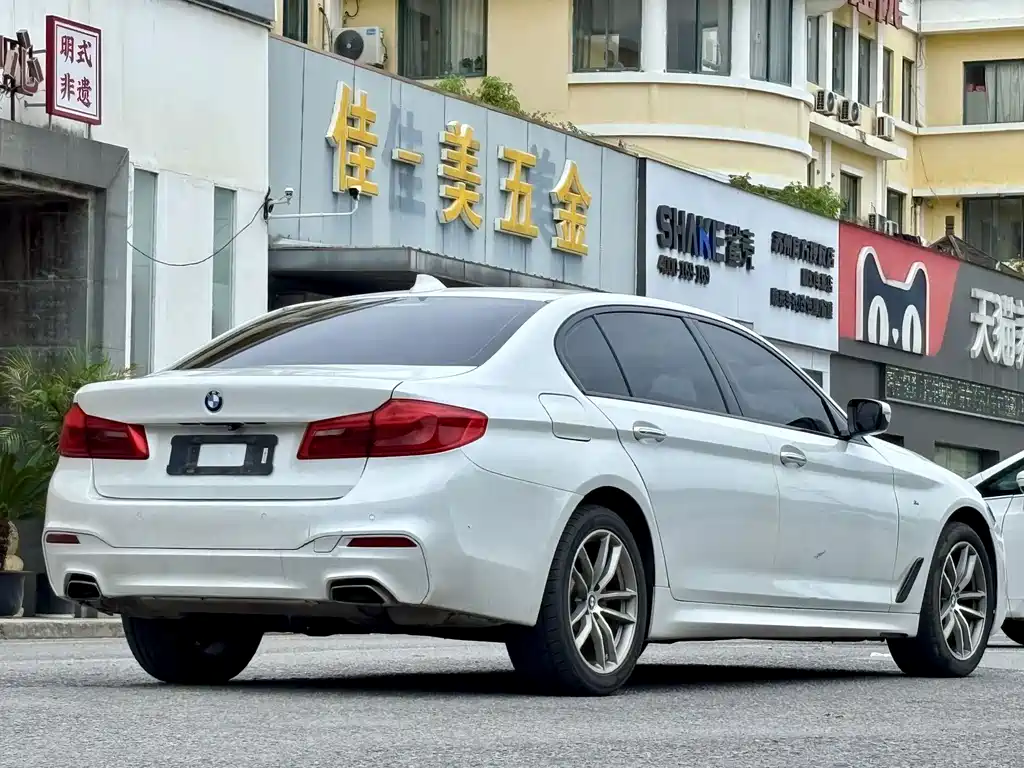 BMW 5 Series — фото 6