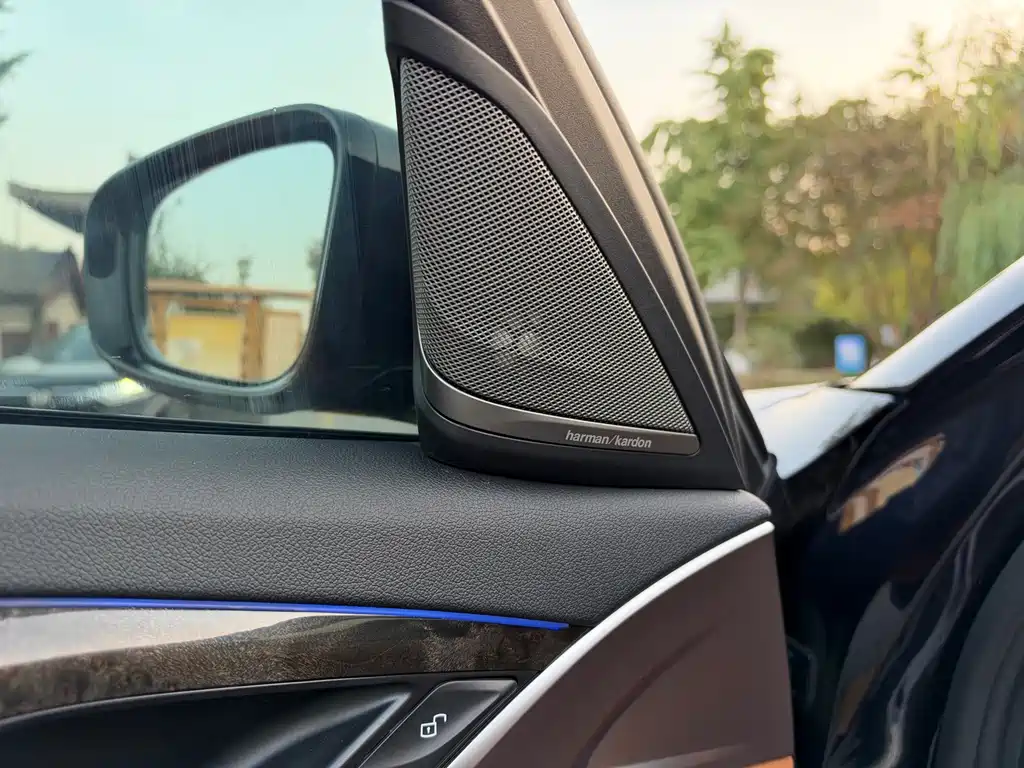 BMW 5 Series — фото 11