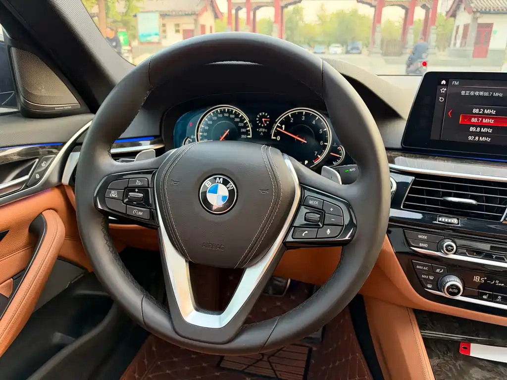BMW 5 Series — фото 18