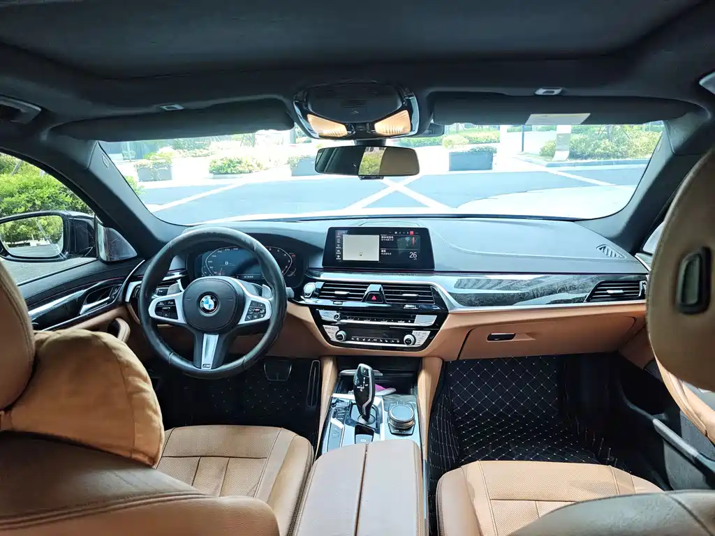 BMW 5 Series — фото 11