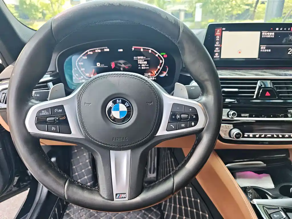 BMW 5 Series — фото 17