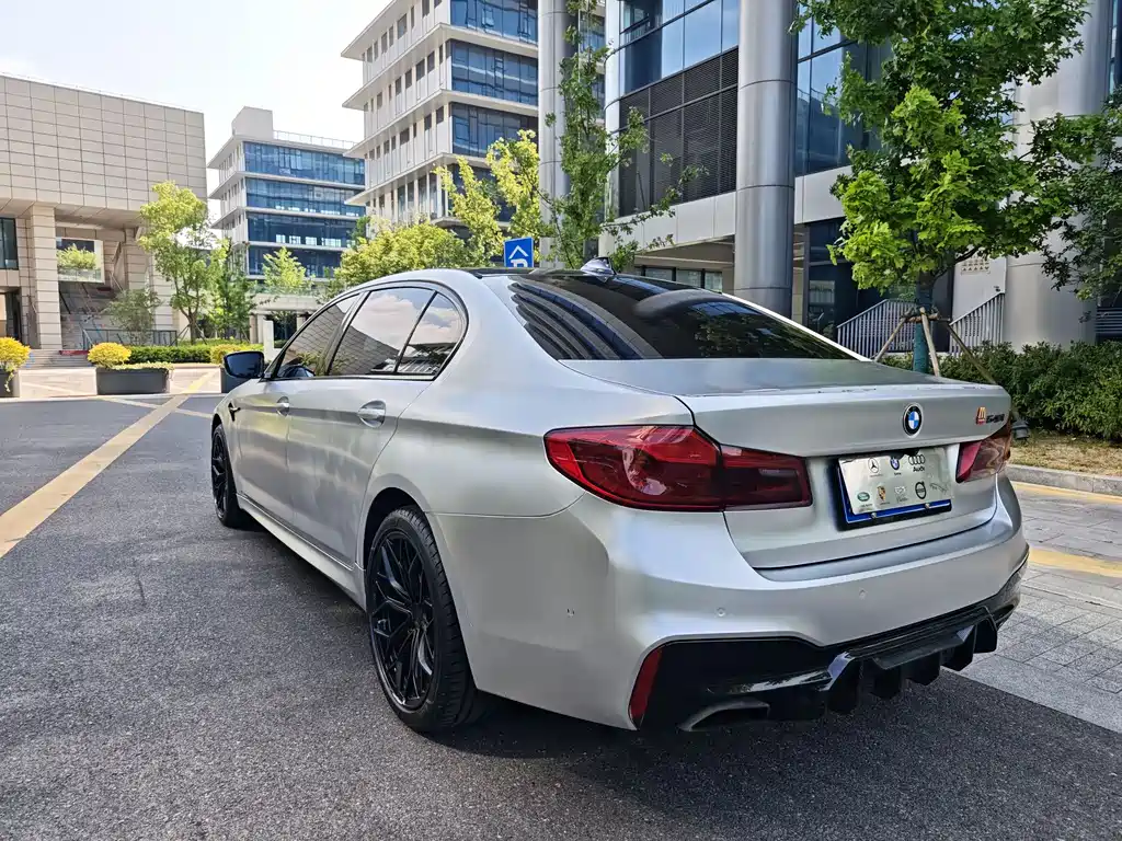BMW 5 Series — фото 6