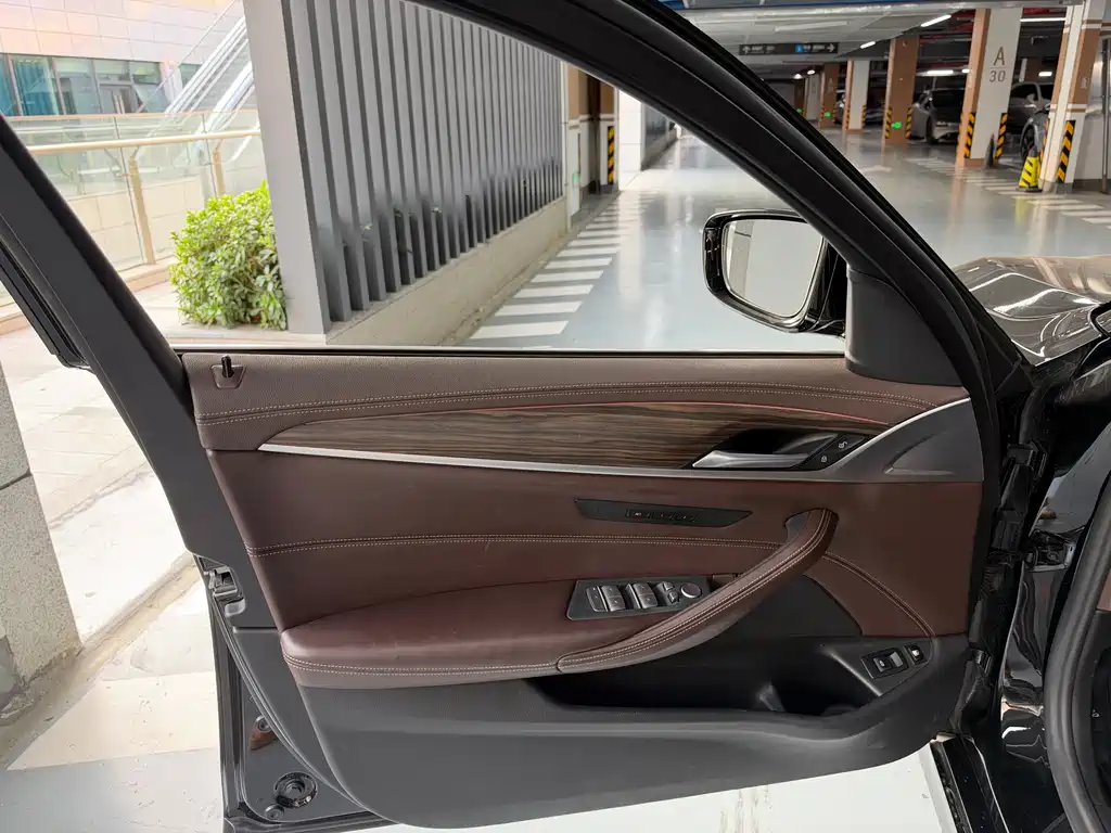 BMW 5 Series New Energy — фото 8