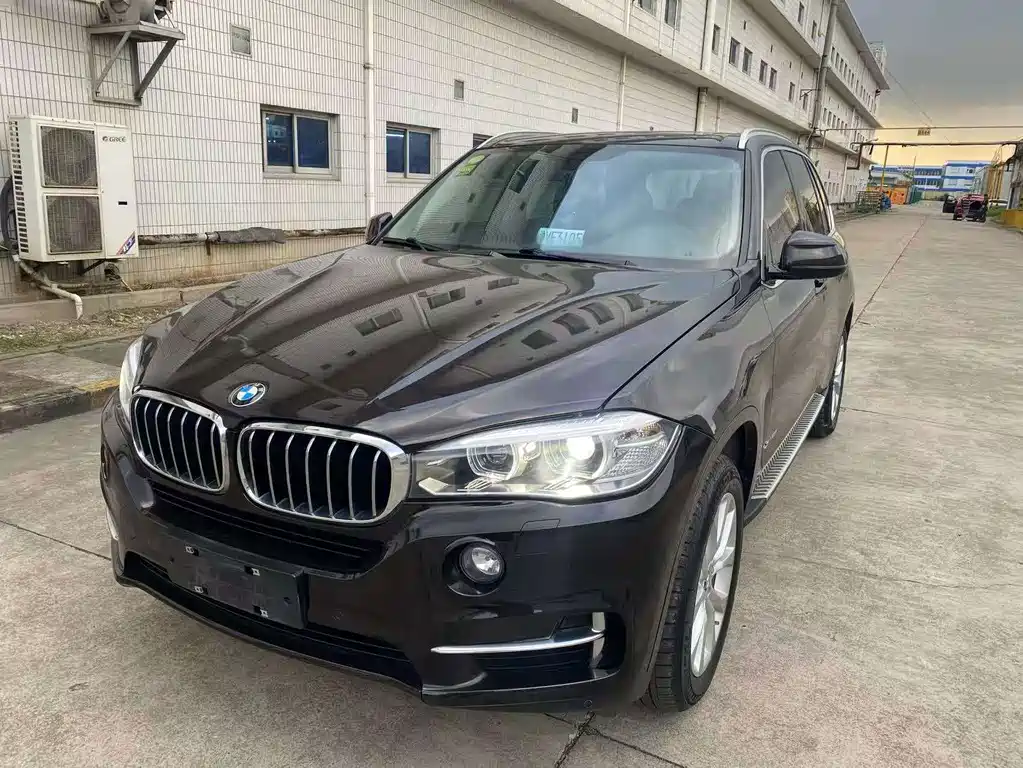 BMW X5 (Import) — фото 2