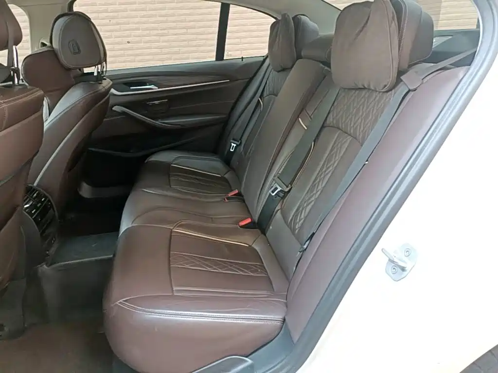 BMW 5 Series New Energy — фото 17