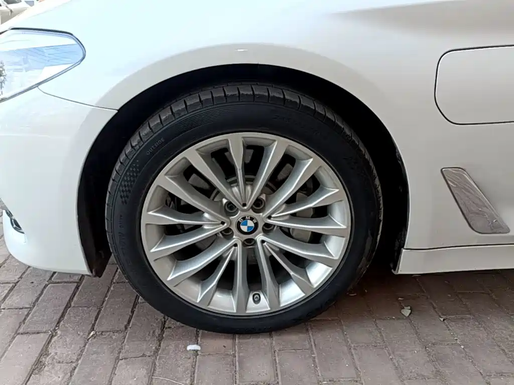 BMW 5 Series New Energy — фото 23