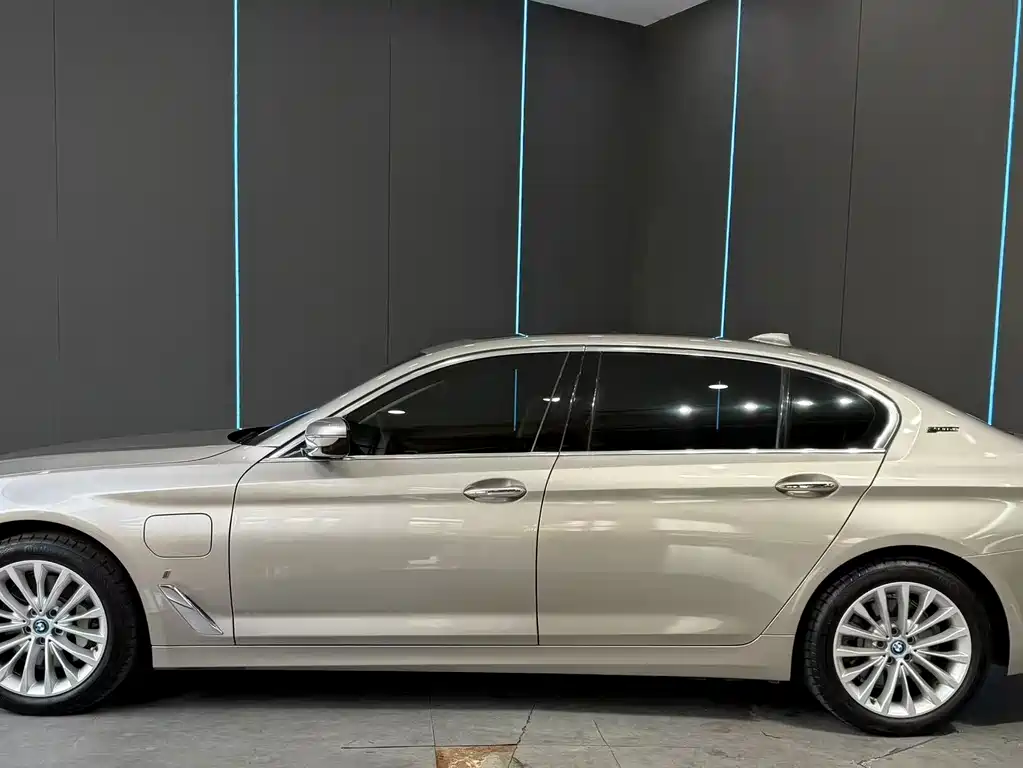 BMW 5 Series New Energy — фото 4