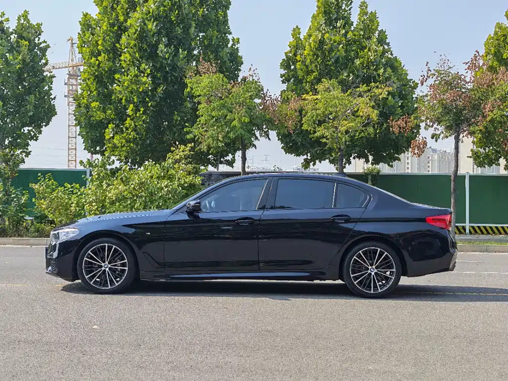 BMW 5 Series — фото 11