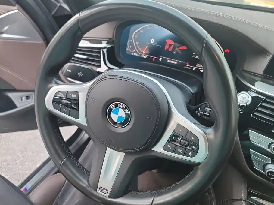 BMW 5 Series — фото 15