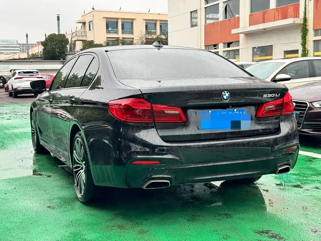 BMW 5 Series — фото 9