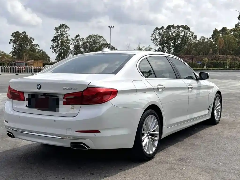 BMW 5 Series — фото 6