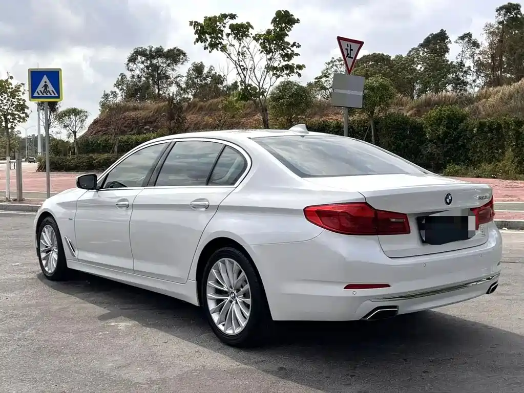 BMW 5 Series — фото 7